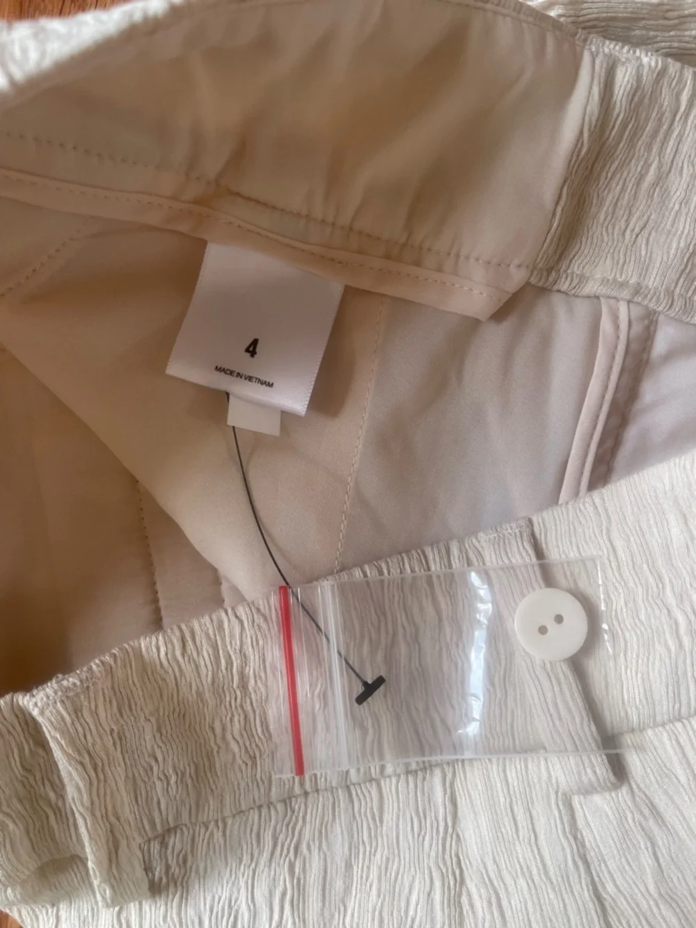 NWOT Express Women's Tailored Linen-Blend Dressy Shorts - Picture 3 of 3